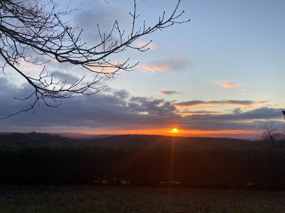 The Mill Stylish Rural Apartment With Beautiful Views Welsh Newton Common Eksteriør billede