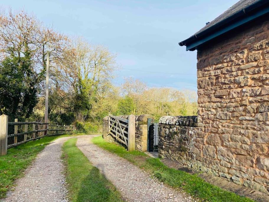 The Mill Stylish Rural Apartment With Beautiful Views Welsh Newton Common Eksteriør billede