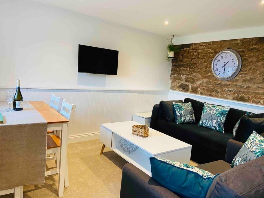The Mill Stylish Rural Apartment With Beautiful Views Welsh Newton Common Eksteriør billede