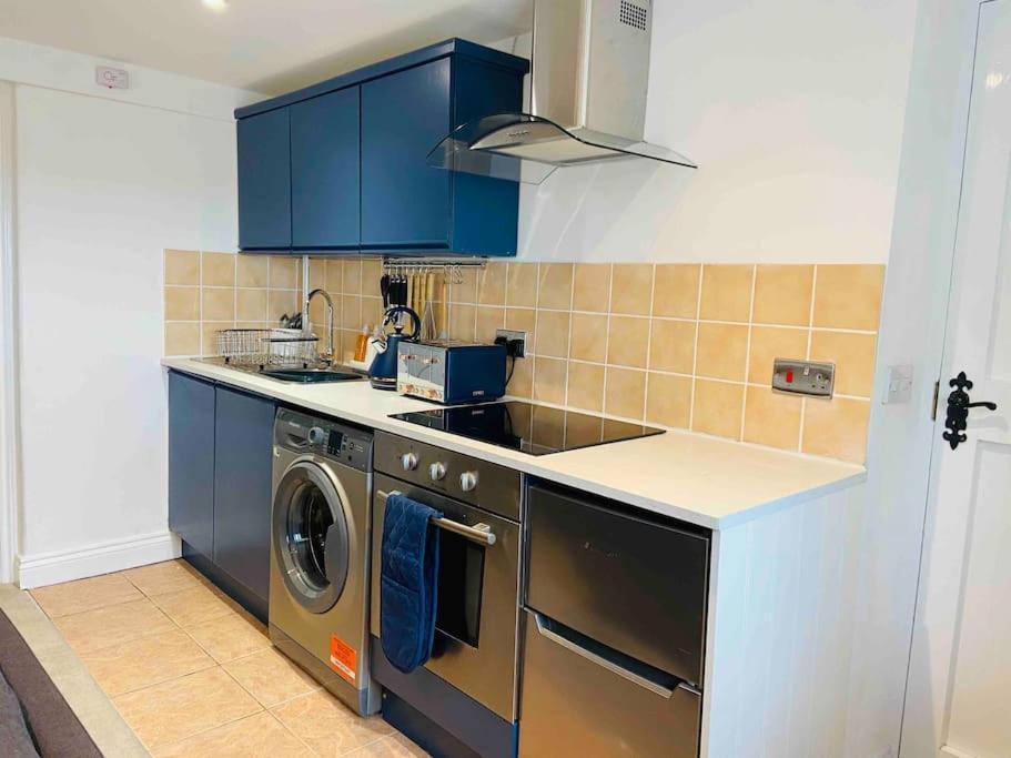 The Mill Stylish Rural Apartment With Beautiful Views Welsh Newton Common Eksteriør billede