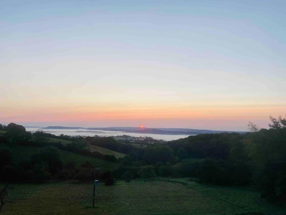 The Mill Stylish Rural Apartment With Beautiful Views Welsh Newton Common Eksteriør billede