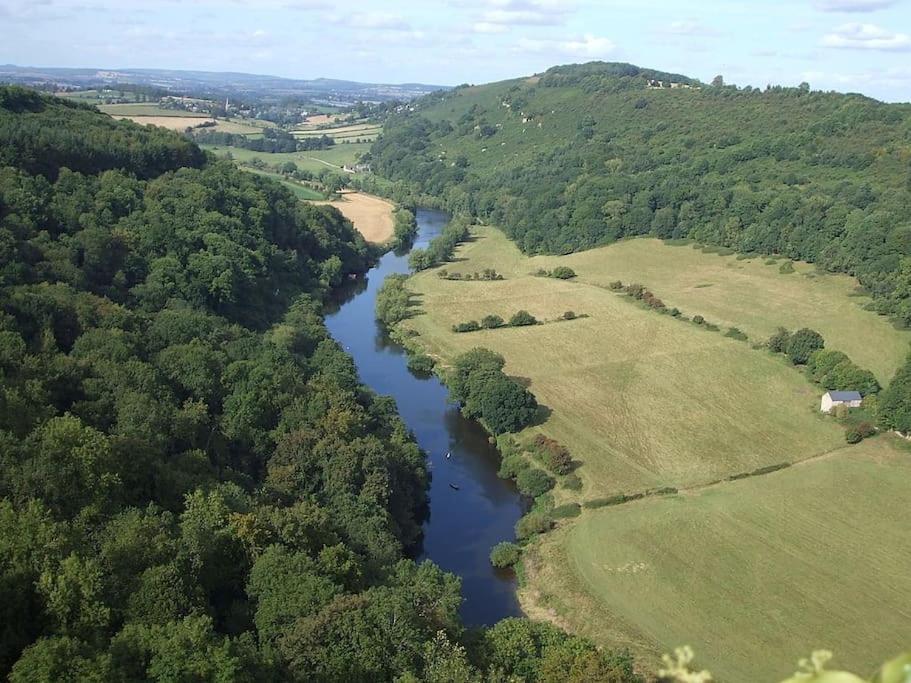 The Mill Stylish Rural Apartment With Beautiful Views Welsh Newton Common Eksteriør billede