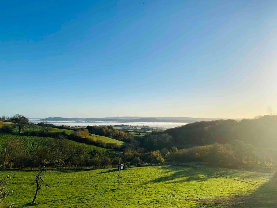 The Mill Stylish Rural Apartment With Beautiful Views Welsh Newton Common Eksteriør billede